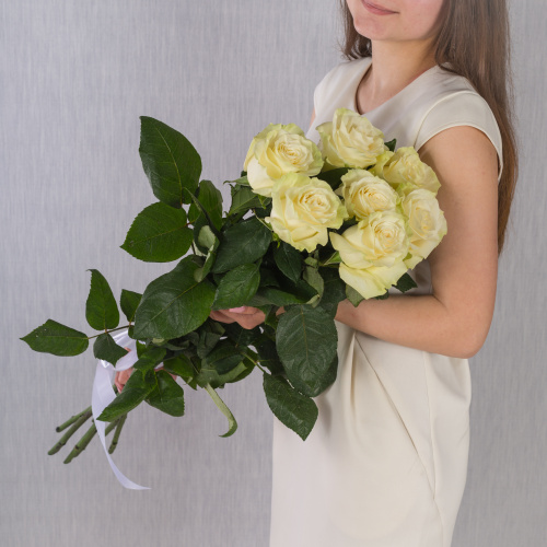 Букет из 7 Белых крупных роз 60 см арт. 36402