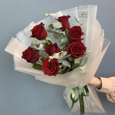 Букет из красных высоких роз Эквадор с эвкалиптом N 76723