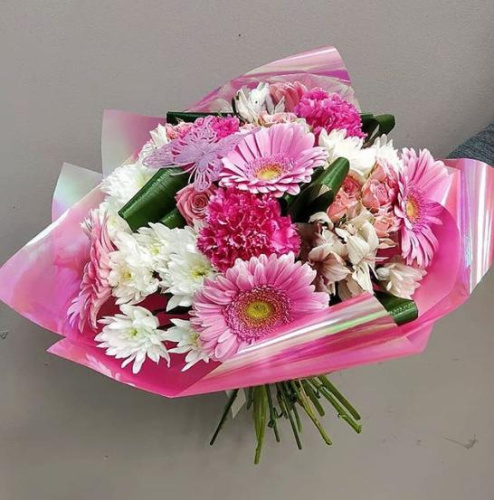 Букет "Кокетка" из кустовой хризантемы, гербер и альстромерий. арт. 7535