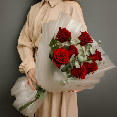 Букет из красных высоких роз Эквадор с эвкалиптом N 76723