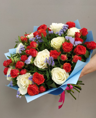 Букет "Любовная магия" из одноголовых и кустовых роз 27797