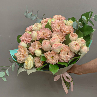 Букет "Ванильный пломбир" из кустовых пионовидных роз и эустомы N 45006