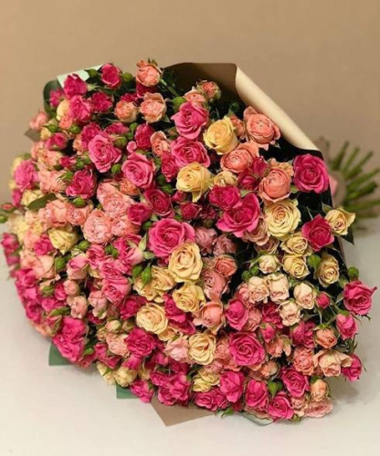 Букет "Фонтан нежных чувств" из 101 кустовой розы арт. 6666.